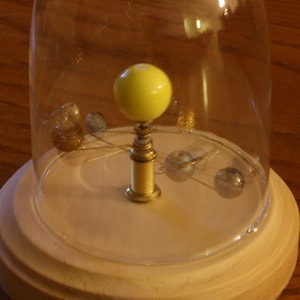 Small Solar System Mechanical Orrery image 5