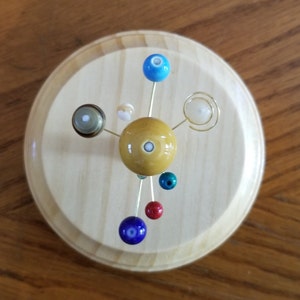 Small Solar System Mechanical Orrery image 2