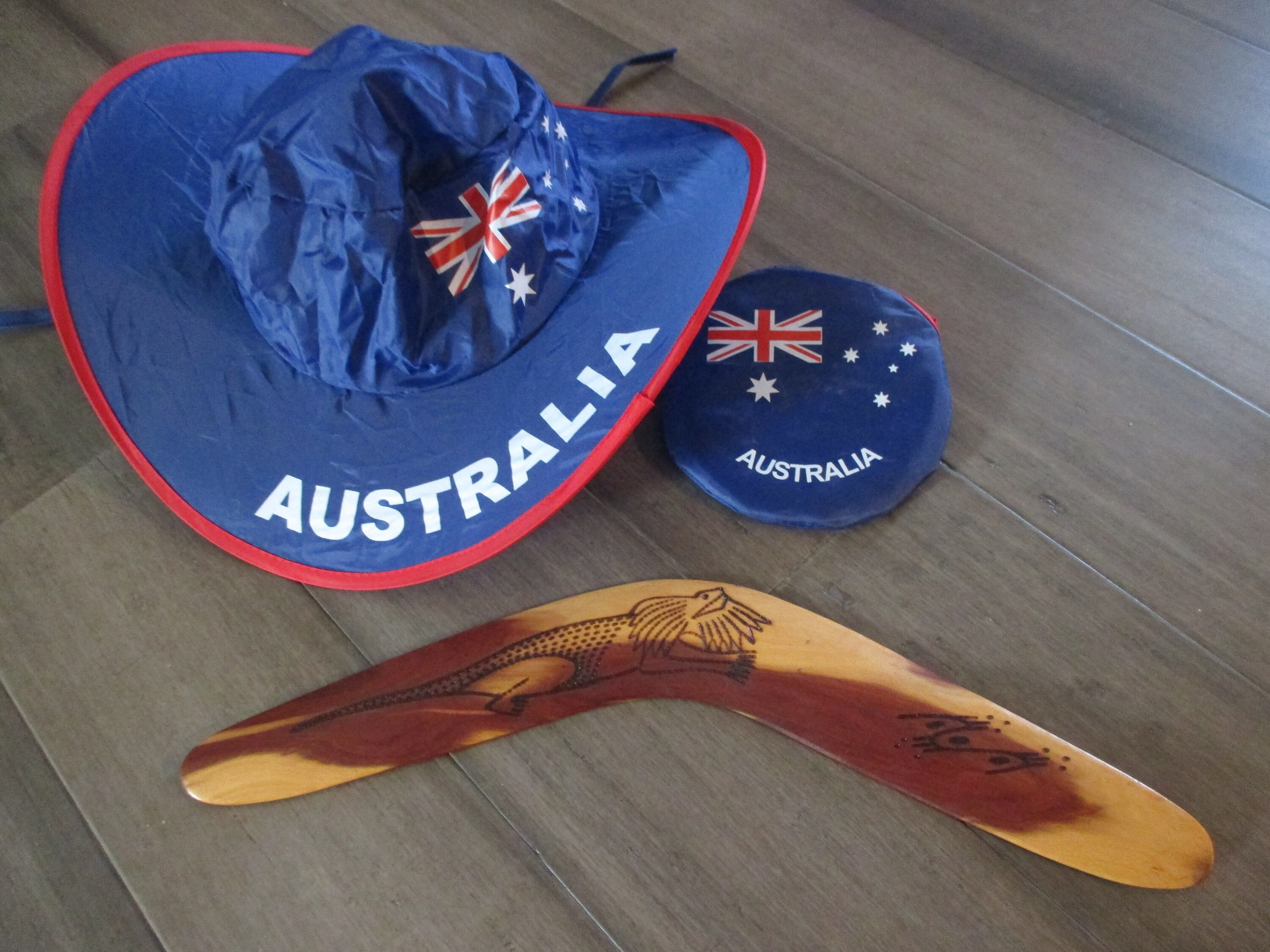 Set Vintage Australian Carved Boomerang NSW and Folding Hat | Etsy