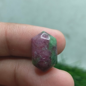 Natürliche Rubin Zoisit Cabochon, rot grün Schmuckstein