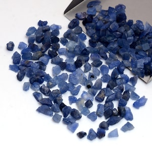 50 pezzi di cristalli di pietra preziosa grezza di zaffiro blu naturale (3-6 mm)