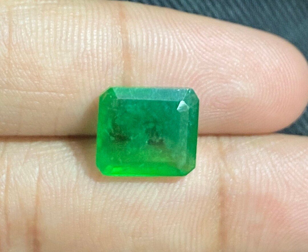 天然緑色エメラルドカット石セット 卸売人工宝石、販売のための合成エメラルド-Tianyu宝石