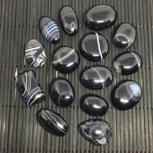 Atacado, táxi de ônix preto natural (cabochão) oval, pedra preciosa de ônix preto e branco de alta qualidade, fabricação de joias com pedras preciosas soltas, cabochão em massa