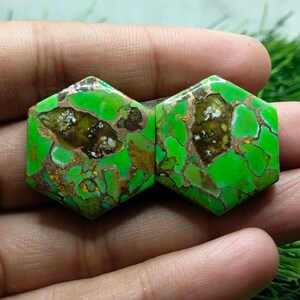 Coppia abbinata di turchese rame verde - Turchese rame mohave verde - Coppia di pietre preziose a forma esagonale - 28x25x5mm - 62ct