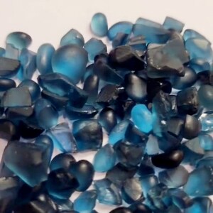 天然ロンドンブルートパーズ原石：原石（6-11 MM）/ TPZ004 - Etsy 日本