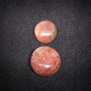 Pierres précieuses de pierre de soleil de feu en or naturel - Paire de cabochons de pierre de soleil de haute qualité - Cabochon de pierre de soleil à dos plat en cristal de pierre de soleil pour bijoux
