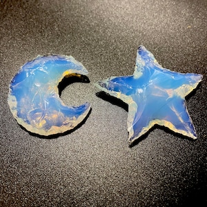 Blue Flashy Opalite Carved Crescent Star en Half Moon, Beginner Crystal Kit,Healing Gem, 80.85 CT Natural Opalite Plain Star and Moon Cabs