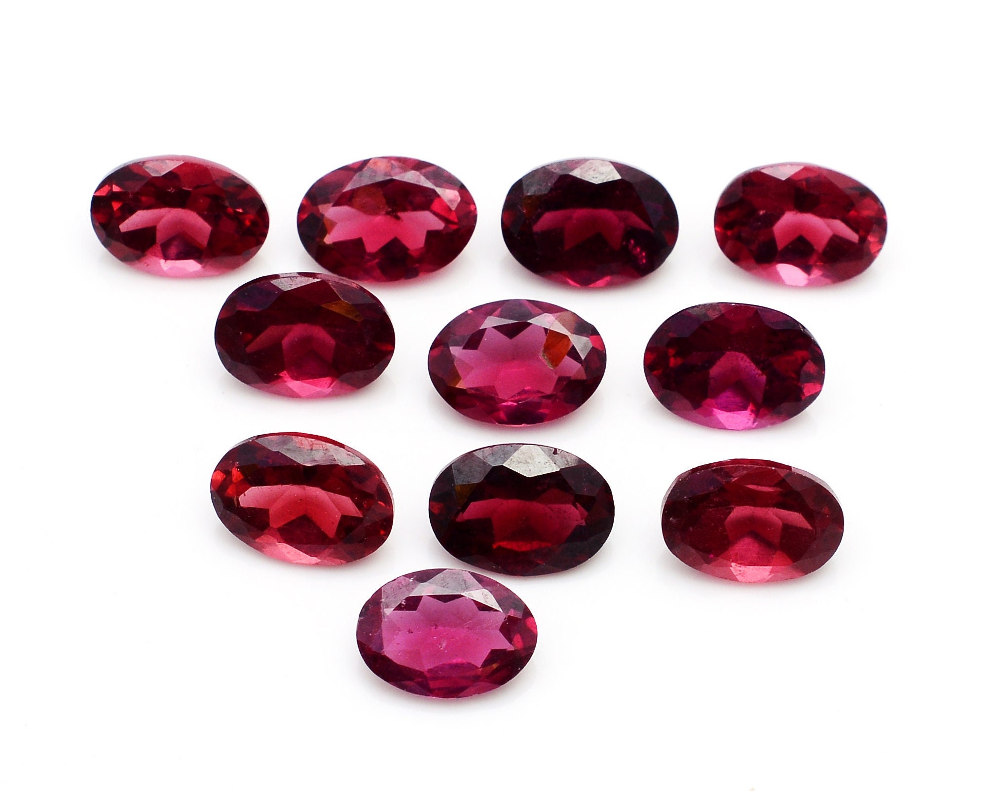 Beautiful Faceted Red Gems Stock Photo - Download Image Now - Garnet,  Jewelry, Gemstone - iStock