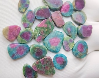 10 cristalli di pietra preziosa grezza naturale di rubino zoisite, estratta dalla terra