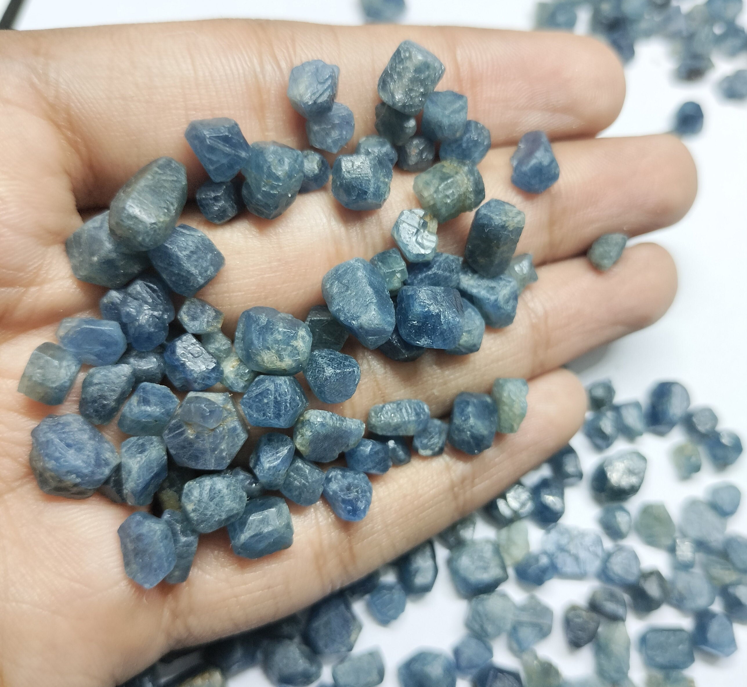 天然ブルーサファイア原石 10個セット、AAAグレード、5～8mm - Etsy 日本