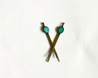 A pair of Vintage style hair slide/pin with acrylic gemstone