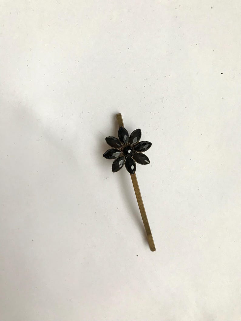 Fermaglio per capelli/forcina in stile vintage, lungo 8 cm, a forma di fiore con gemme acriliche immagine 4