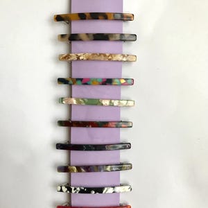 細い髪に適した細身のアセテートクリップ/バレッタのペア。10色展開。価格はペアの価格です。