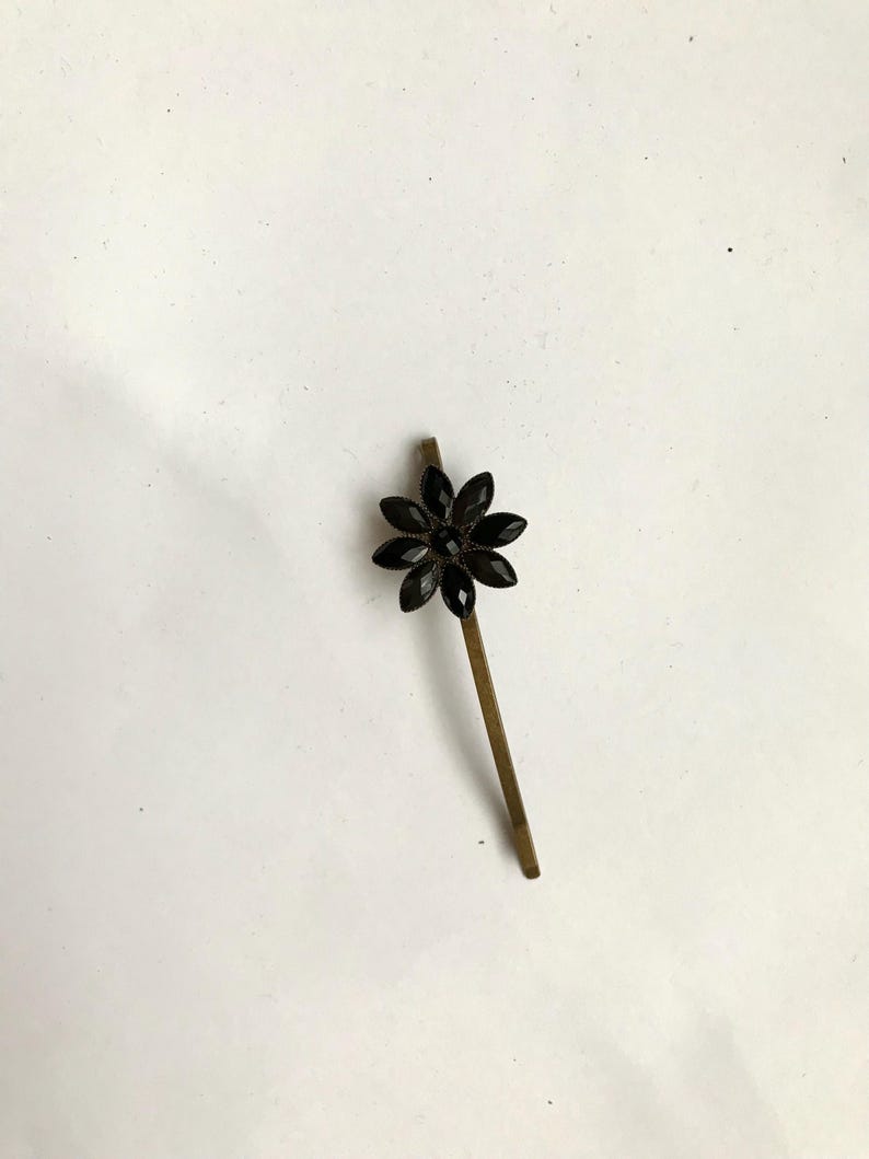 Fermaglio per capelli/forcina in stile vintage, lungo 8 cm, a forma di fiore con gemme acriliche immagine 6