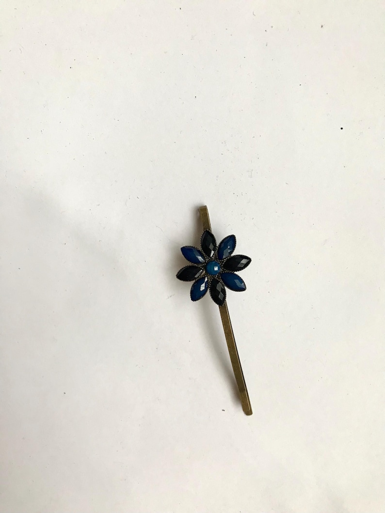 Fermaglio per capelli/forcina in stile vintage, lungo 8 cm, a forma di fiore con gemme acriliche immagine 5