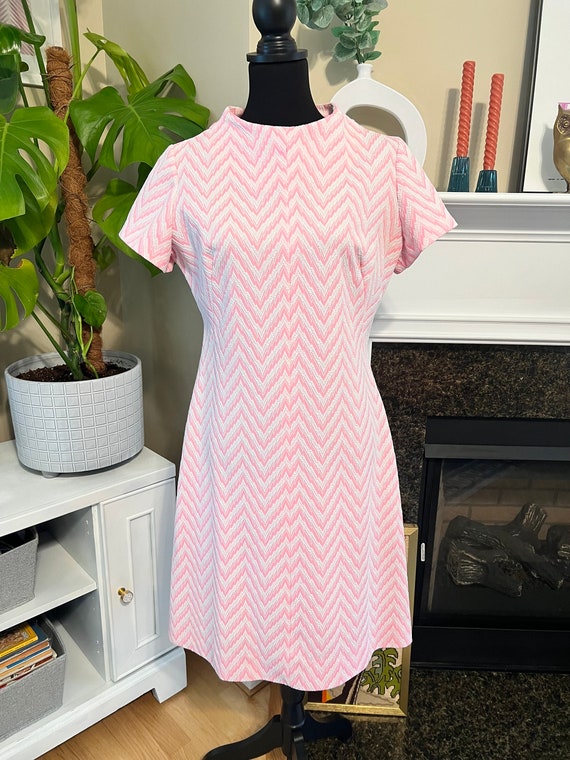 Vintage 1960s/1970s Pink & White Chevron Mini Dres