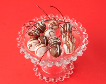 Chocolate Covered Cherries for Valentine’s Day – 1 Dozen – Cherries Come Packaged as a Valentine’s Gift