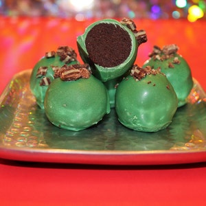 Mint Chocolate Chip White Chocolate Covered Christmas Cake Bites – 1 Dozen