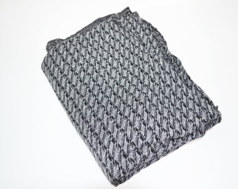 REMNANT: 3 yds Vintage Houndstooth Jersey Knit Fabric
