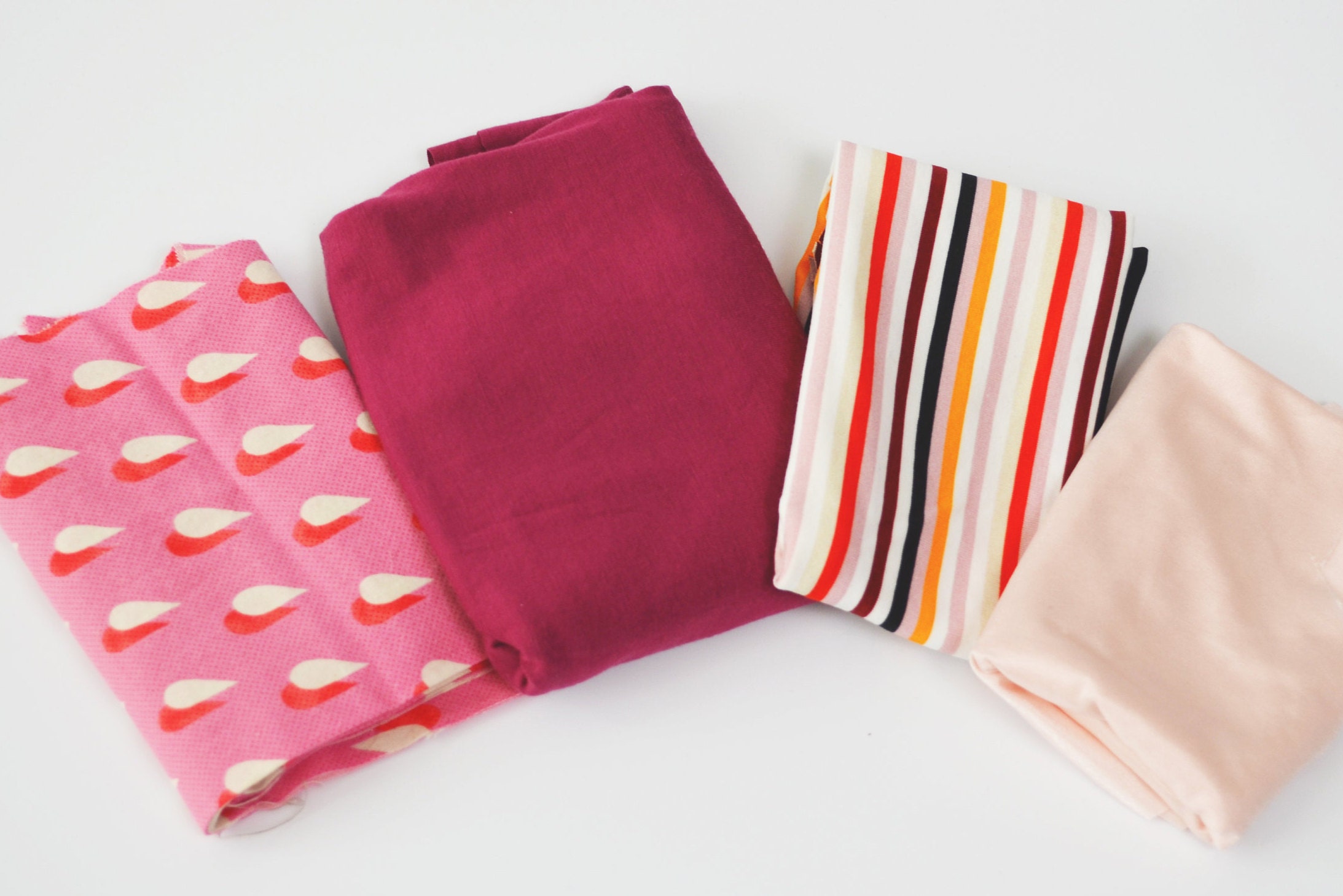 SCRAP FABRIC BAG - Pink/Reds