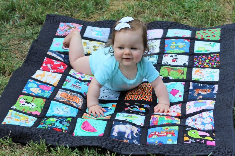 I Spy Quilt Tummy Time Quilt Children/'s Blanket