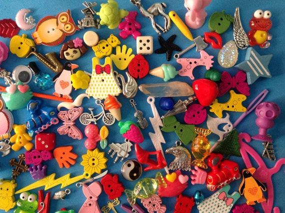 Mix of 20 I spy trinkets objects miniatures montessori 