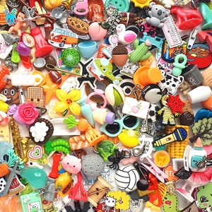 Mix of 100 I spy trinkets objects miniatures. best selling image 2