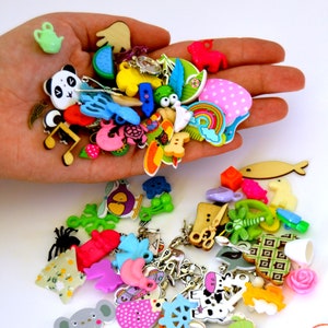 Mix of 100 I spy trinkets objects miniatures. best selling image 8