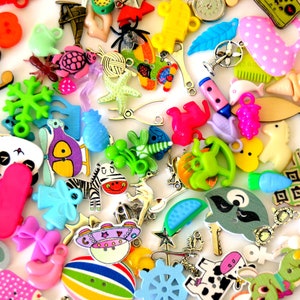 Mix of 100 I spy trinkets objects miniatures. best selling image 7