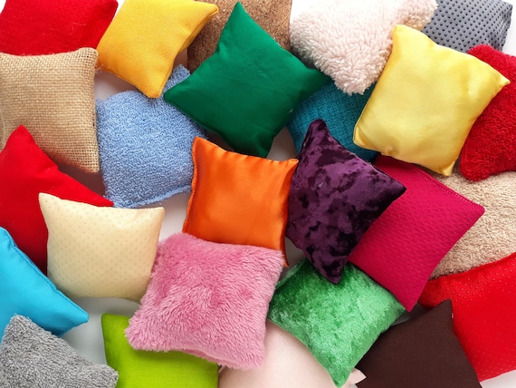 sensory bags different fabrics Montessori - stereognostic sense - fine motor skills - sensorial activity - bean bags - pairs