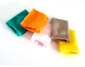 Set of 5 finger mitts for Montessori práctical life activities