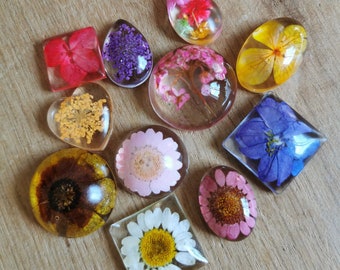 REAL FLOWER CABOCHONS, Customisable Mixed Shapes/Sizes For Jewelry Making, Clear Eco Resin Wire Wrapping Blanks, Floral Micro Macramé Stones