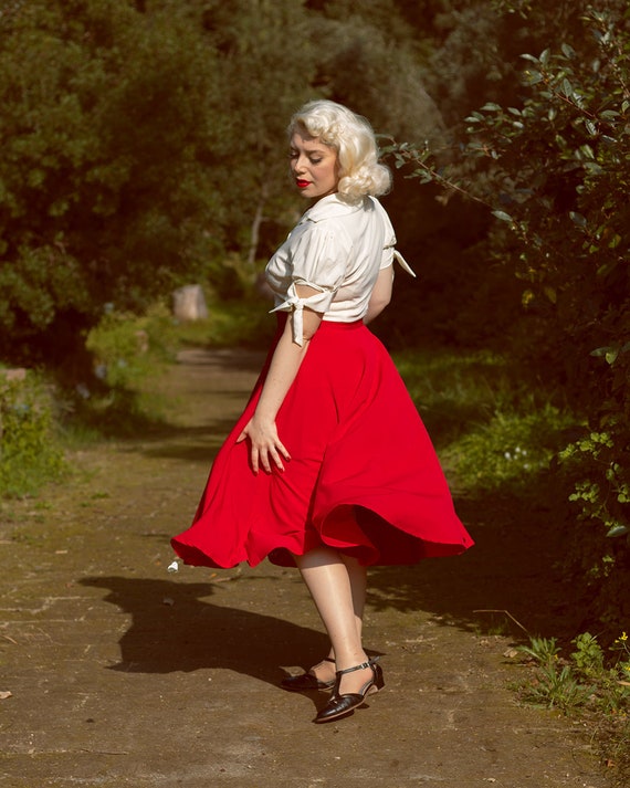 The beverly Button Front Full Circle Skirt With Pockets in Solid Red, True  & Authentic 1950s Vintage Style - Etsy Sweden