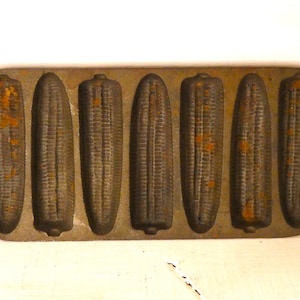 Cast iron corn bread baking pan