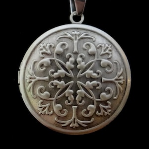 Antique Silver Men&#39;s locket or Women&#39;s locket for Men or Women