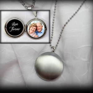 Simple Antique Silver 2 photo Men&#39;s locket or Women&#39;s locket