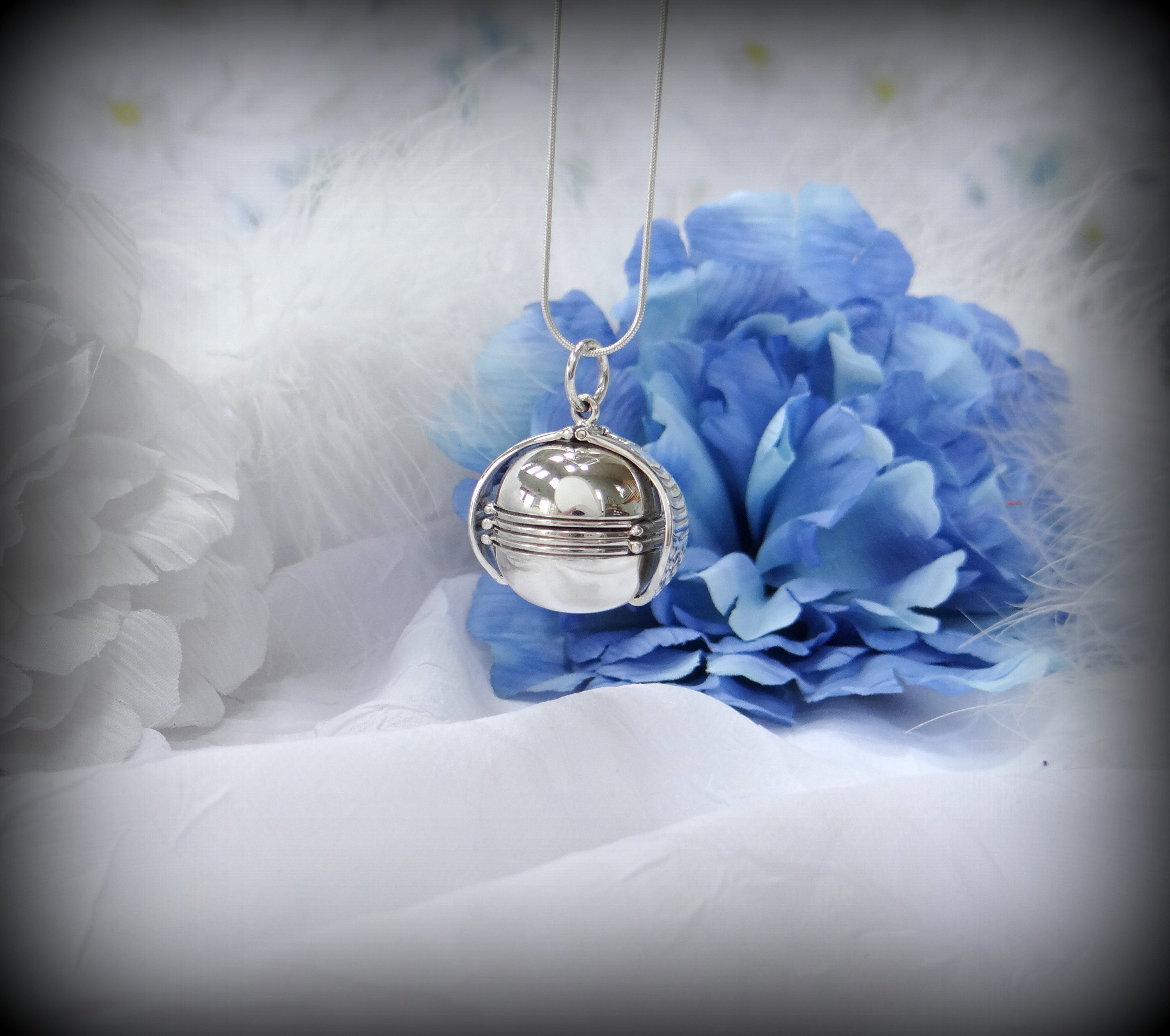 Locket that holds 6 pictures best sale