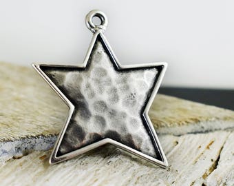 Star Pendant, 36x41mm Hammered Pendant, Antique Silver Celestial Charm, Drop Pendant, 1 piece