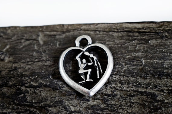 1 Heart pendant antique silver tone H159