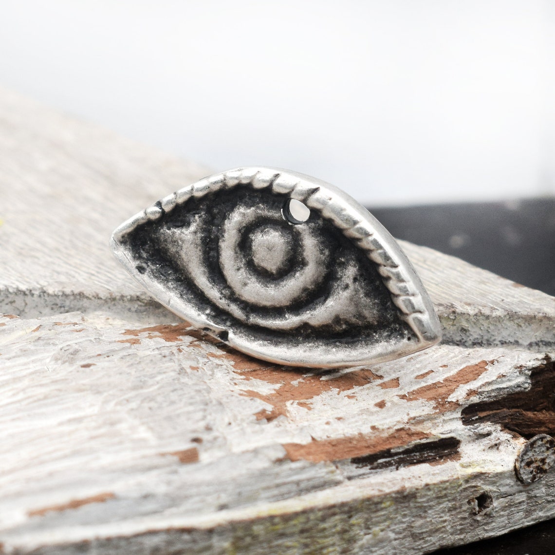 Silver eye pendant Clearance