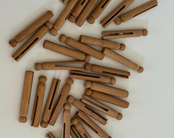 1970年代のヴィンテージ木製ドールピン洗濯バサミ29個 - 素朴な農家の