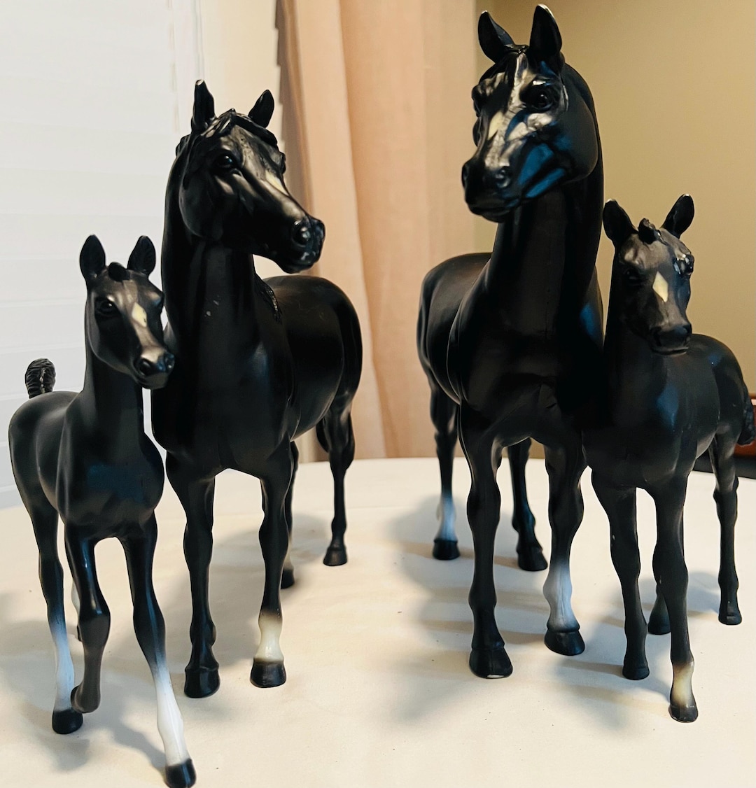 Vintage Blue Box Blue Ribbon Ranch Horse Figures Black Stallion, Mare and  Two Colts
