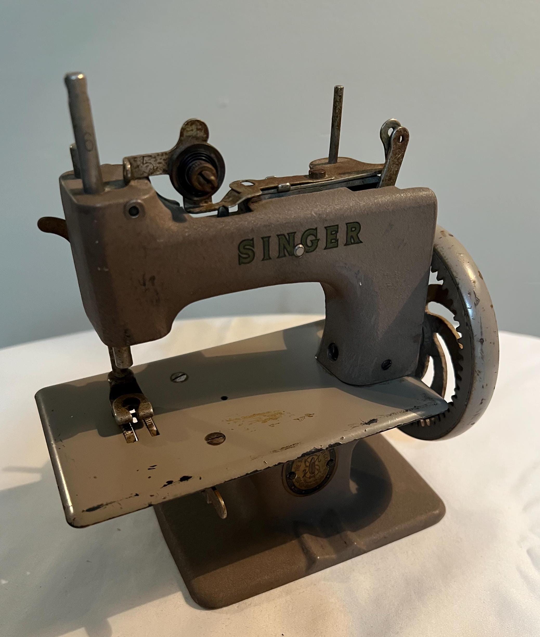 Vintage SINGER, Mini, Sewing Machine, Hand Crank, 1950's - Etsy