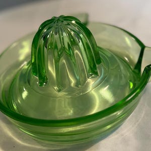 Vintage Green Depression Glass Reamer Uranium Vaseline Citrus Juicer