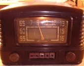 SALE - Art Deco Dark Brown Bakelite quot Airline quot 5-Tube Radio - Montgomery Wards - 1945 - Retro - Kitschy - Radio