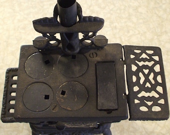 CRESCENT Toy Wood Stove, Cast-Iron Salesman Sample, 1960&#39;s Era Toy Stove