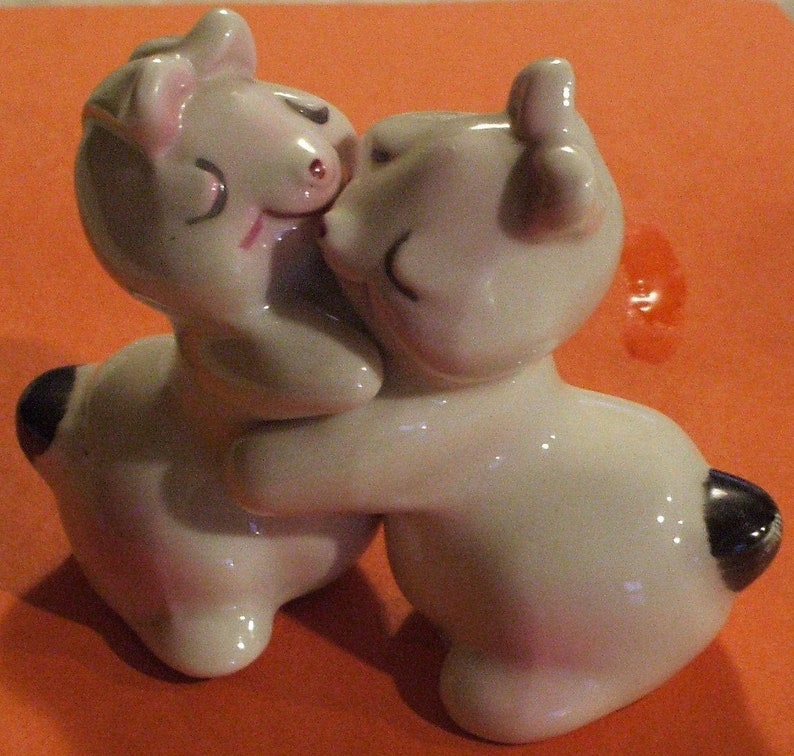 Van Tellingen Snuggle Salt /& Peppers Vintage 1940/'s Era Bunny Hugs Shakers