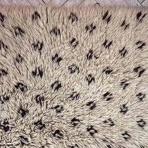Handwoven Bulgarian Wool Rug: Vintage Kitenik Flokati, Rustic Folk Textile