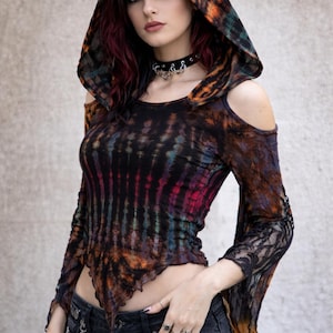 Top con capucha Pixie en color menta con efecto tie-dye, rayón y licra con cortes, ropa Psy Trance