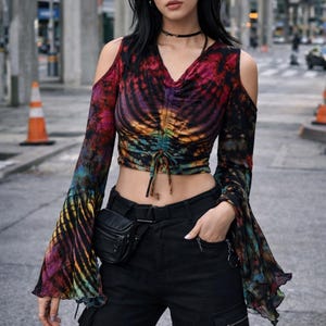 Tie-dye crop top, festivalshirt met open rug en wijde mouwen
